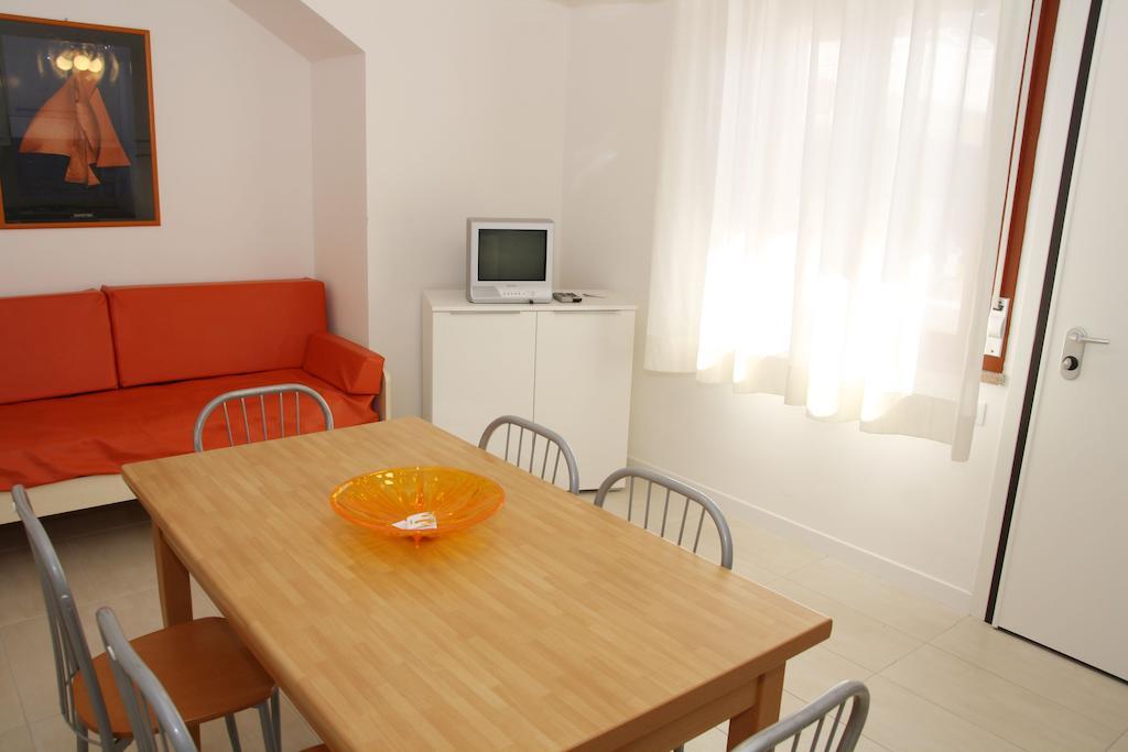 Residence Equilio Family Apartments Lido di Jesolo Room photo