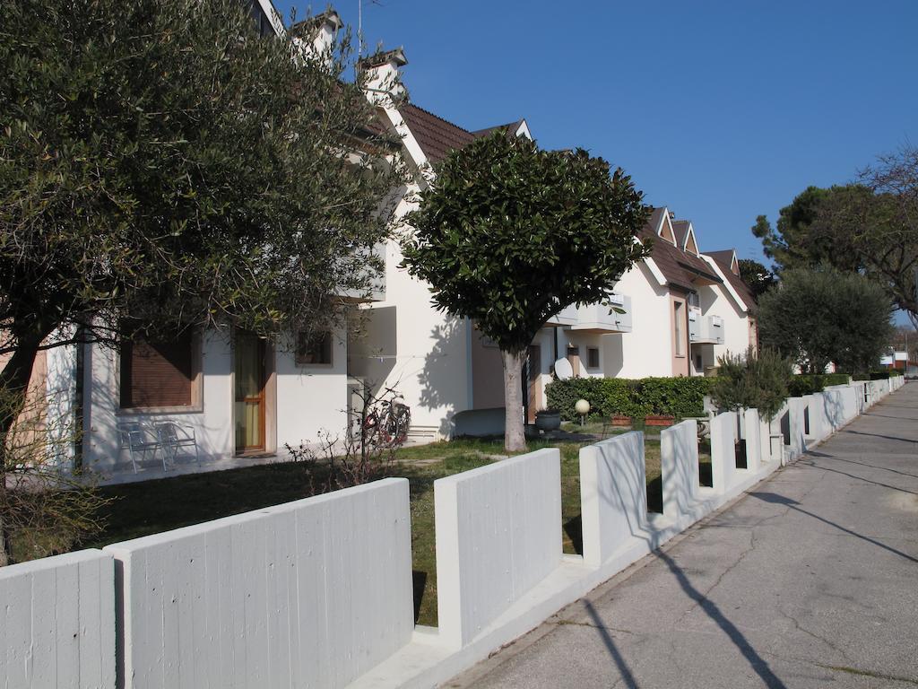 Residence Equilio Family Apartments Lido di Jesolo Exterior photo